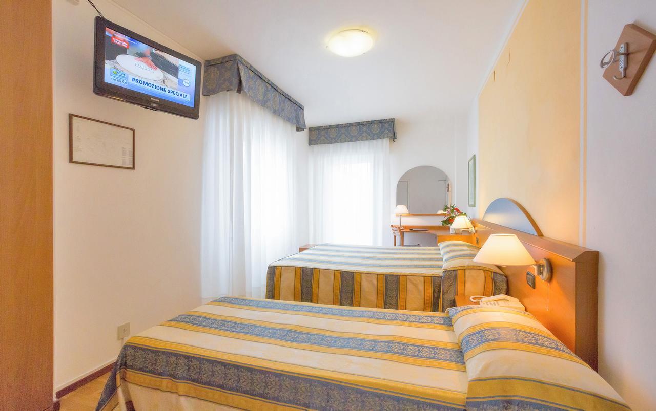 Hotel Adria Sul Mare Каорле Экстерьер фото